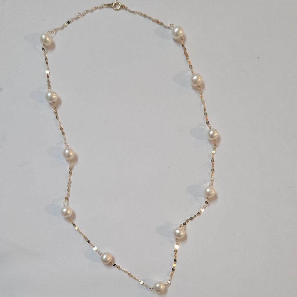 14k Gold Simplistic And Elegant Pearl Necklace 18 Inches